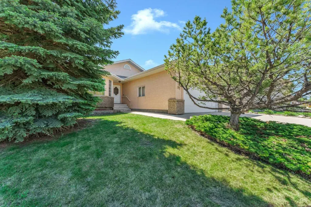 93 Park Meadows Court SE Medicine Hat AB T1B4C3