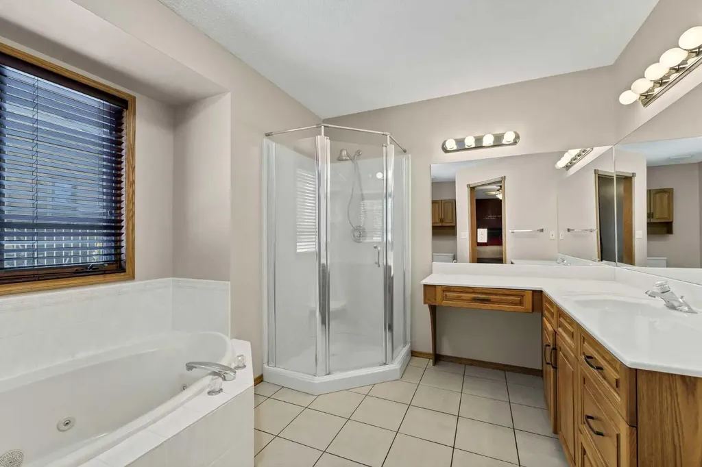 93 Park Meadows Court SE Medicine Hat AB T1B4C3