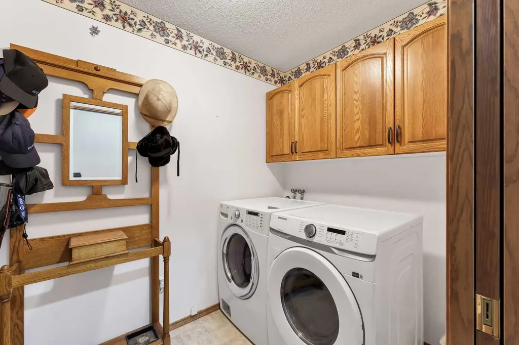 93 Park Meadows Court SE Medicine Hat AB T1B4C3