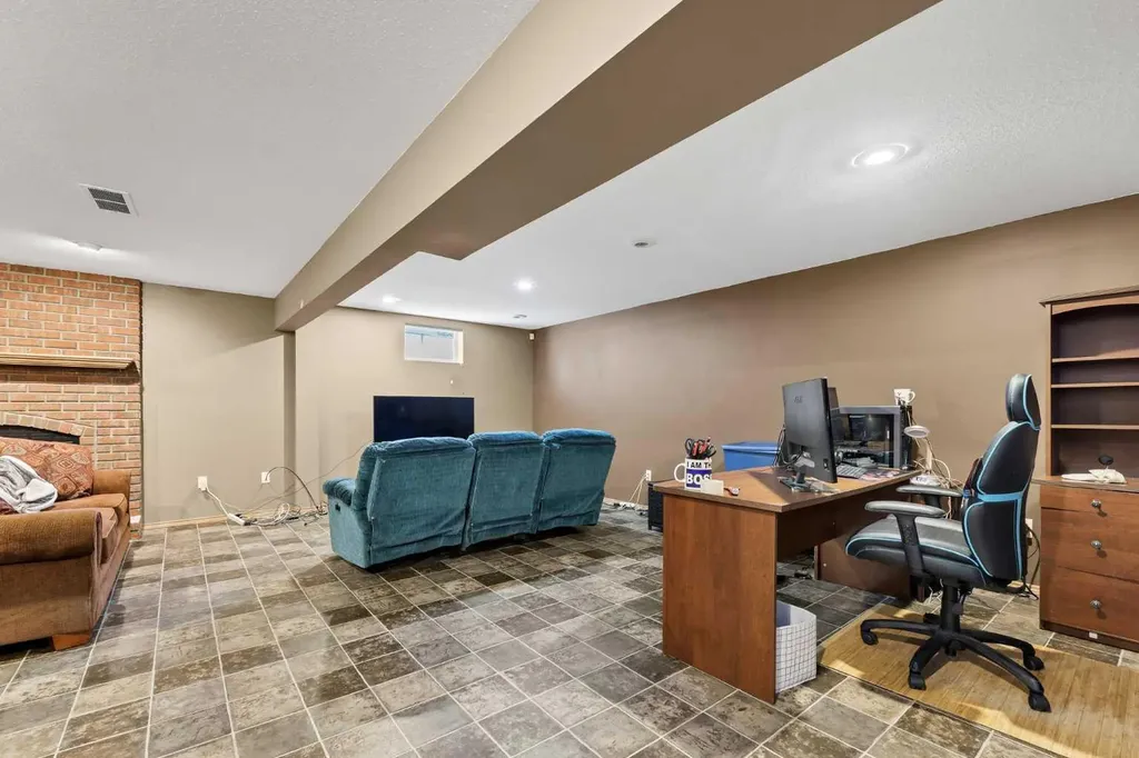 93 Park Meadows Court SE Medicine Hat AB T1B4C3