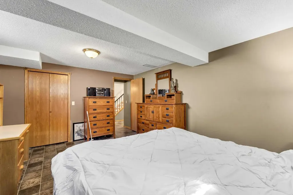 93 Park Meadows Court SE Medicine Hat AB T1B4C3