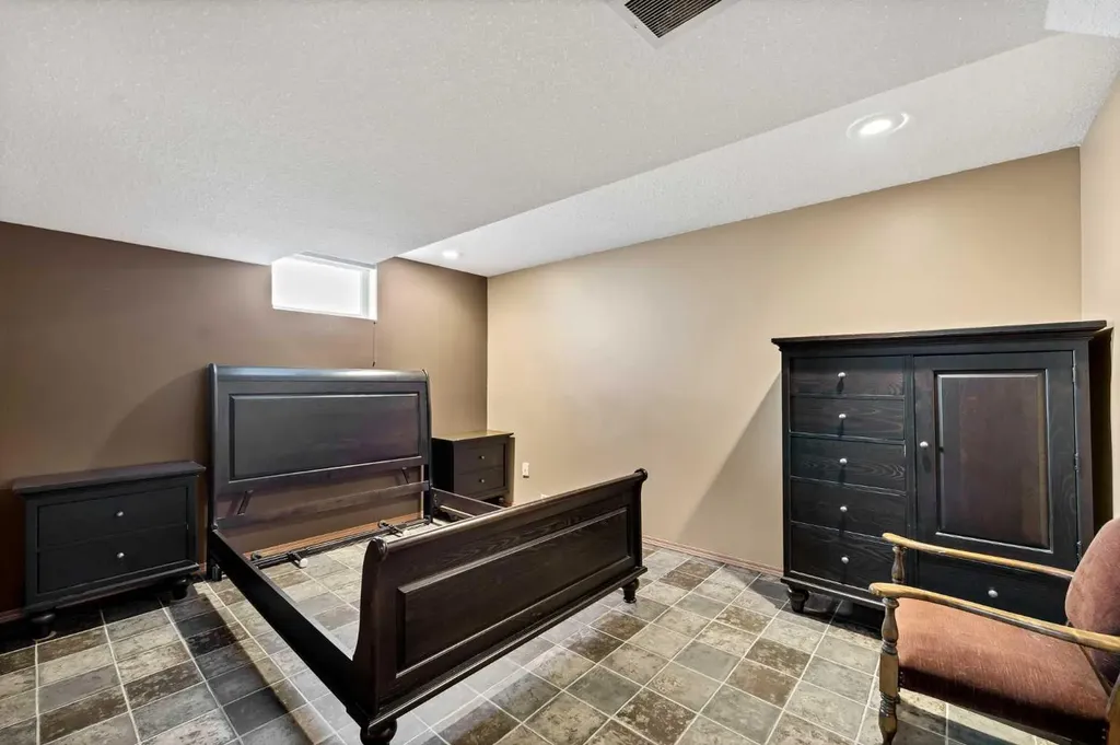 93 Park Meadows Court SE Medicine Hat AB T1B4C3