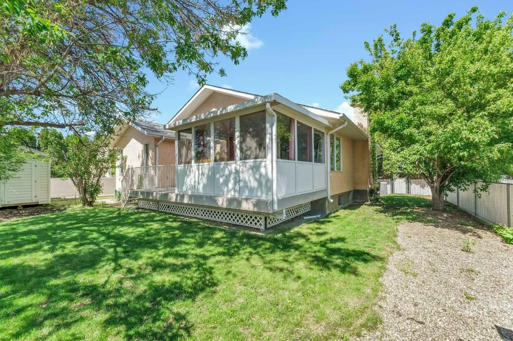 93 Park Meadows Court SE Medicine Hat AB T1B4C3