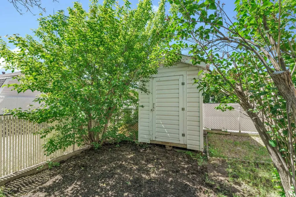 93 Park Meadows Court SE Medicine Hat AB T1B4C3