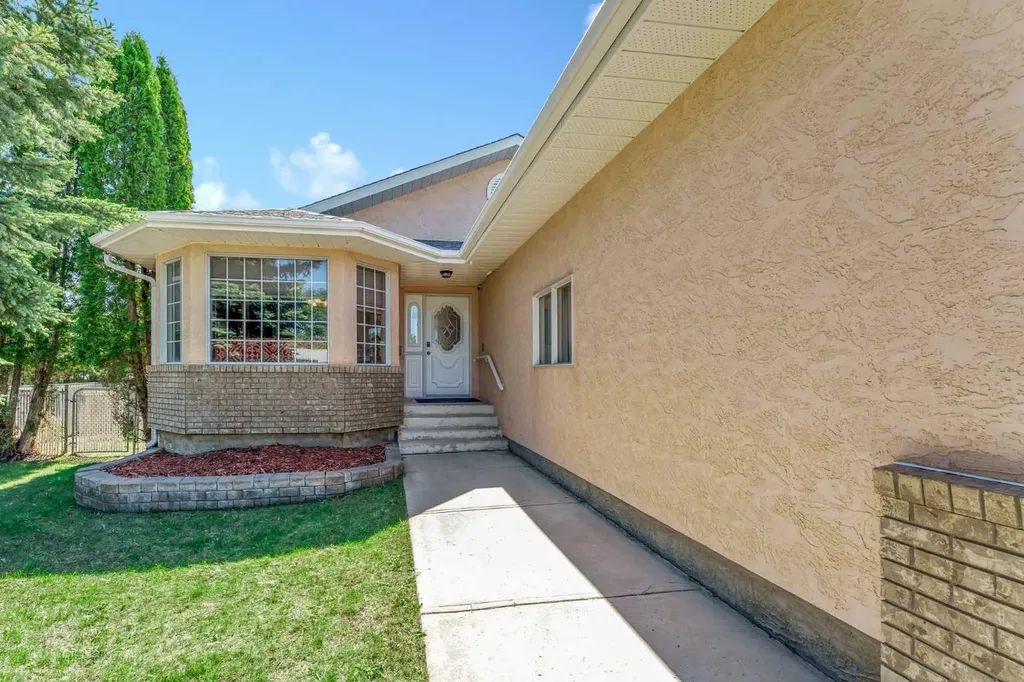 93 Park Meadows Court SE Medicine Hat AB T1B4C3