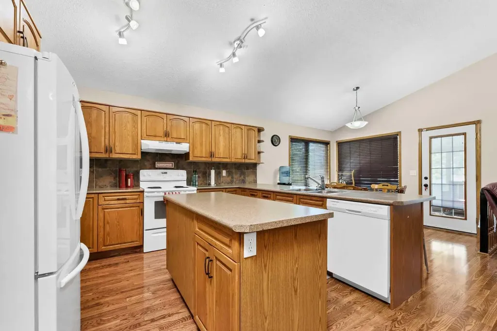 93 Park Meadows Court SE Medicine Hat AB T1B4C3