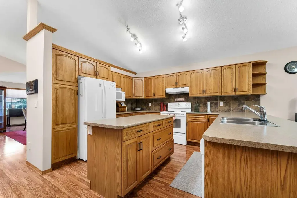 93 Park Meadows Court SE Medicine Hat AB T1B4C3
