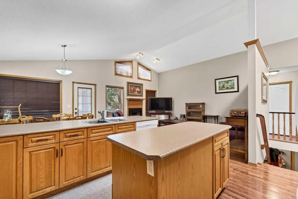93 Park Meadows Court SE Medicine Hat AB T1B4C3