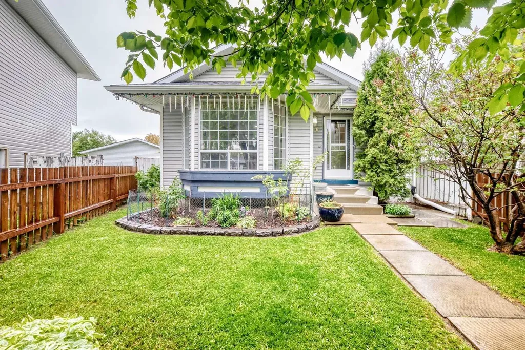 16 Martinridge Way Calgary AB T3J 3C8