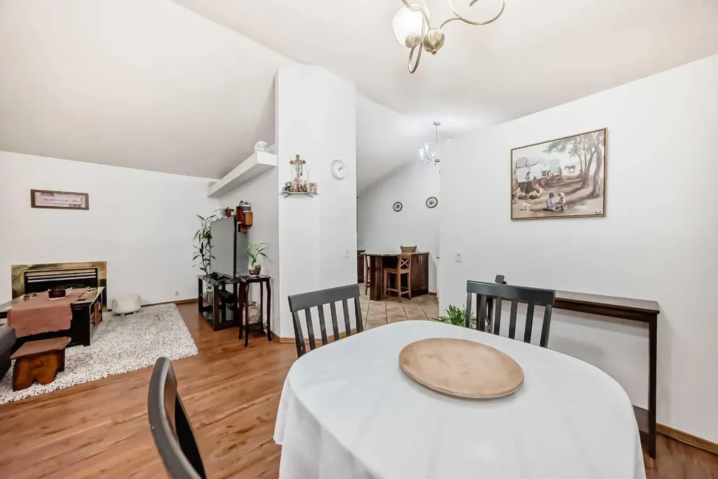 16 Martinridge Way Calgary AB T3J 3C8