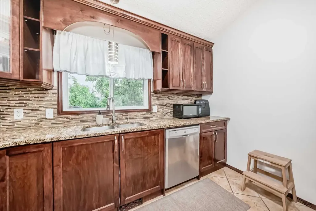 16 Martinridge Way Calgary AB T3J 3C8