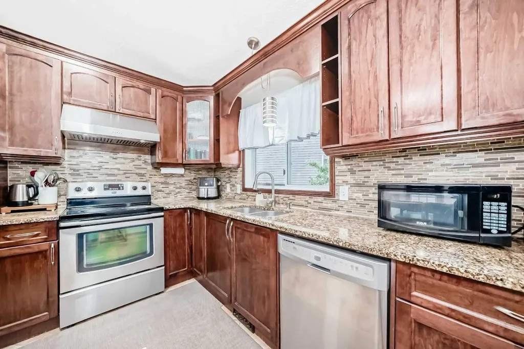 16 Martinridge Way Calgary AB T3J 3C8
