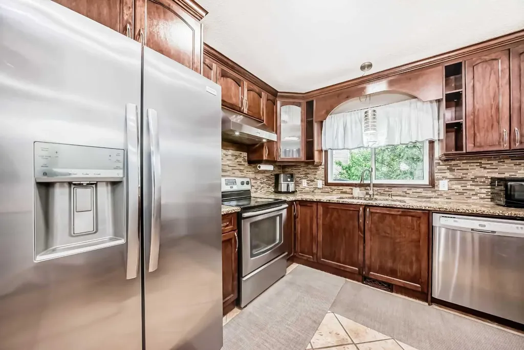 16 Martinridge Way NE Calgary AB T3J 3C8