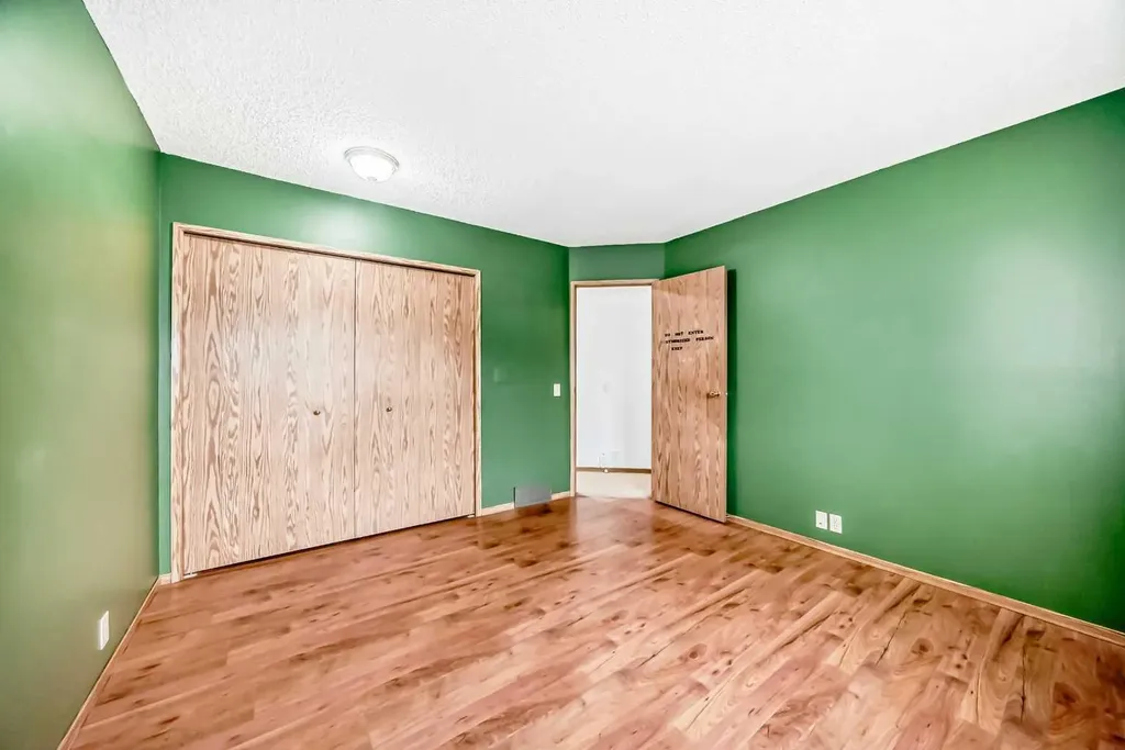 16 Martinridge Way Calgary AB T3J 3C8