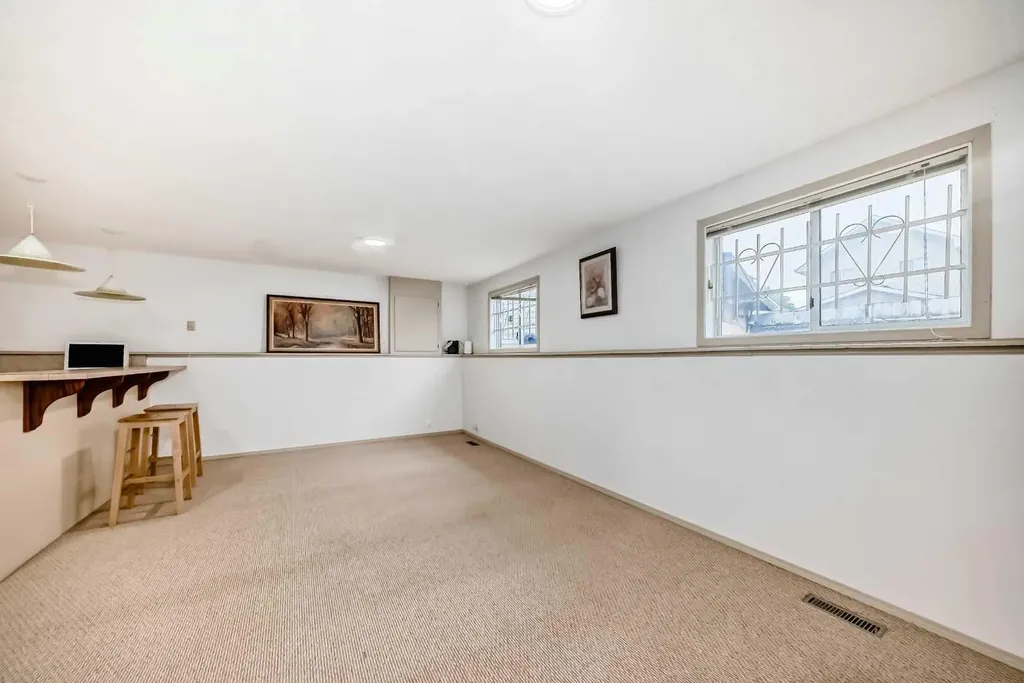 16 Martinridge Way NE Calgary AB T3J 3C8