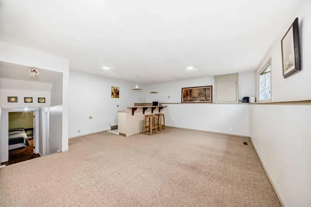 16 Martinridge Way Calgary AB T3J 3C8