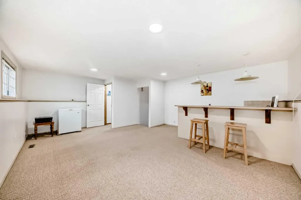 16 Martinridge Way NE Calgary AB T3J 3C8