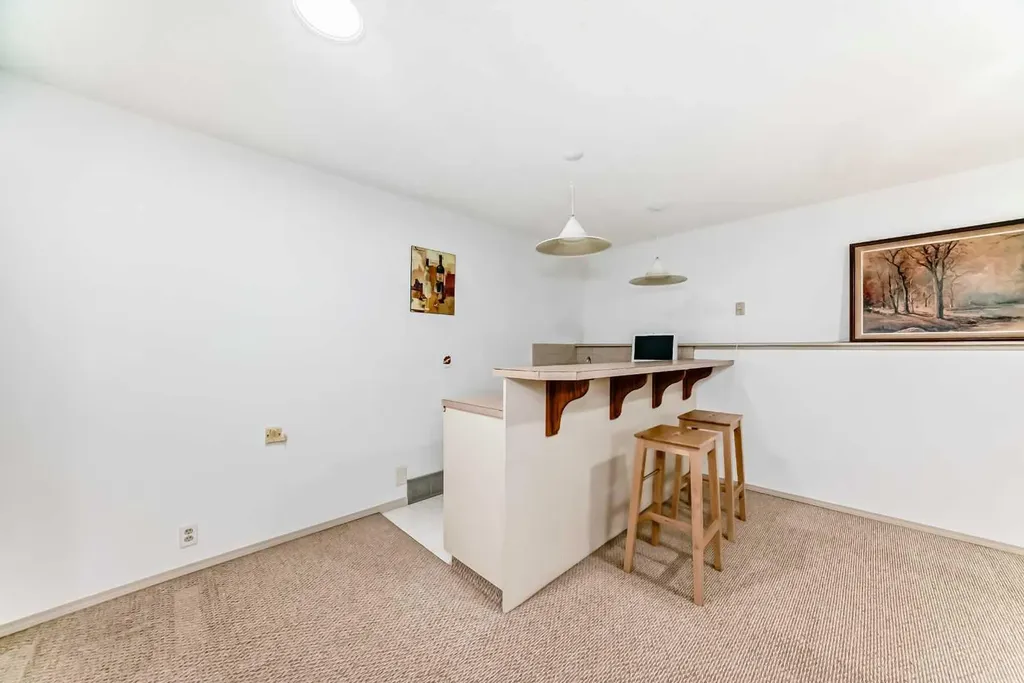 16 Martinridge Way Calgary AB T3J 3C8