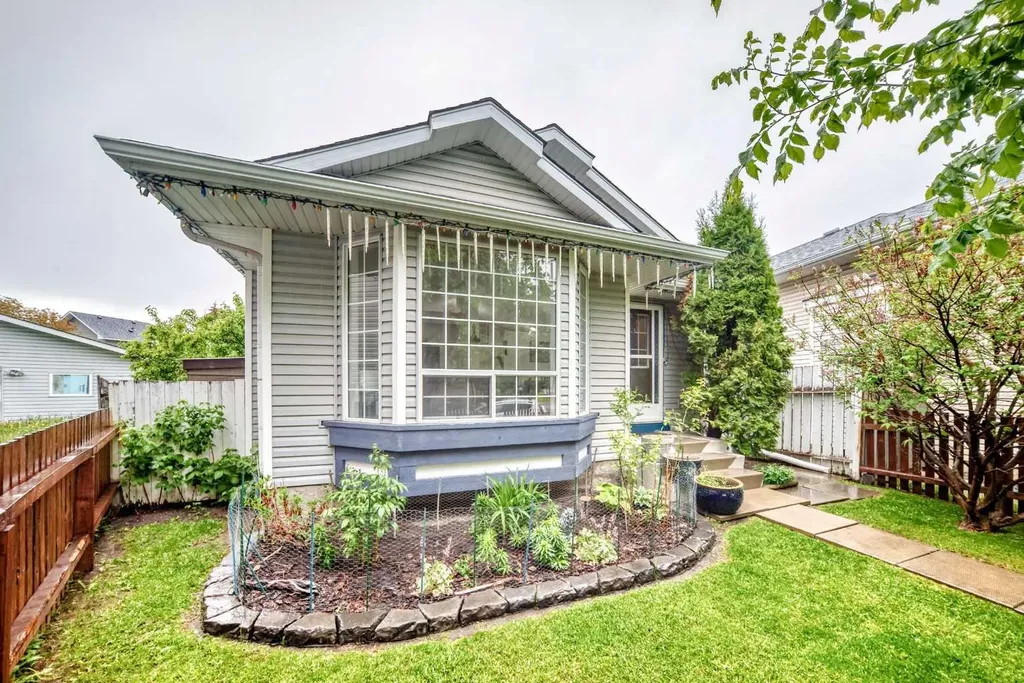 16 Martinridge Way Calgary AB T3J 3C8