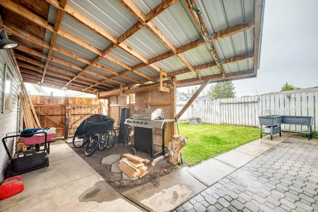 16 Martinridge Way NE Calgary AB T3J 3C8