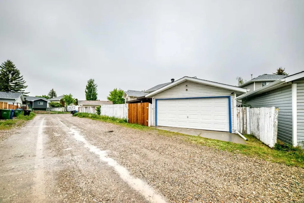 16 Martinridge Way Calgary AB T3J 3C8