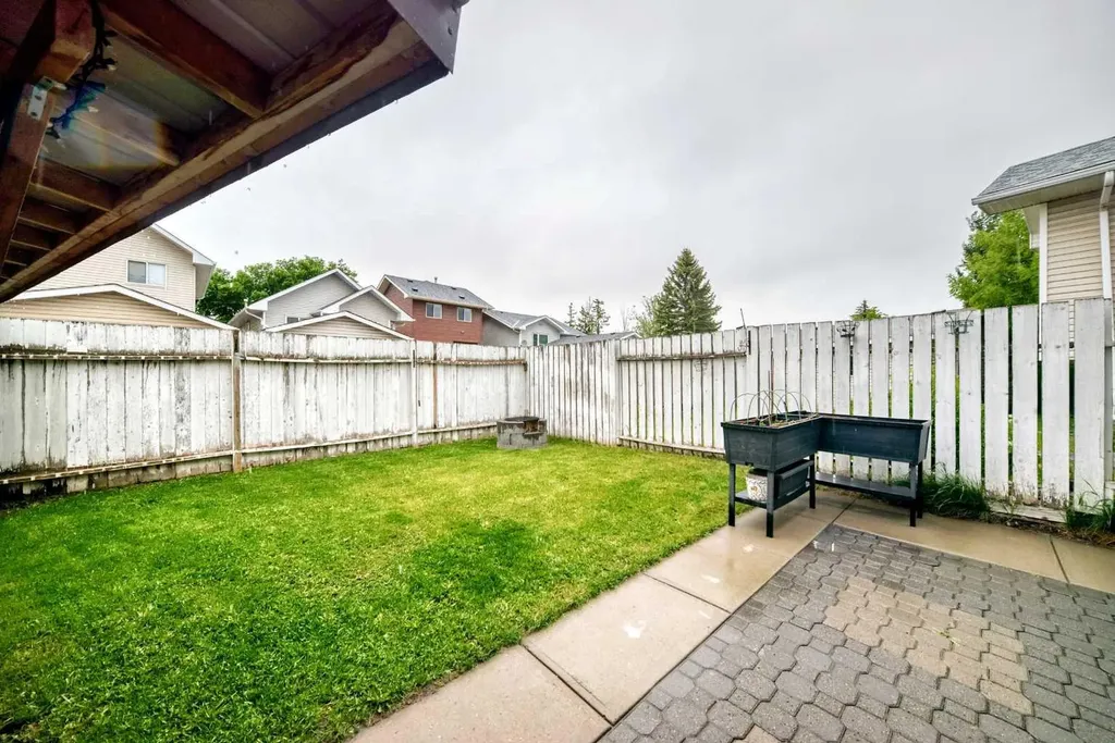 16 Martinridge Way Calgary AB T3J 3C8