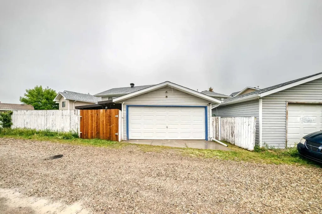 16 Martinridge Way Calgary AB T3J 3C8
