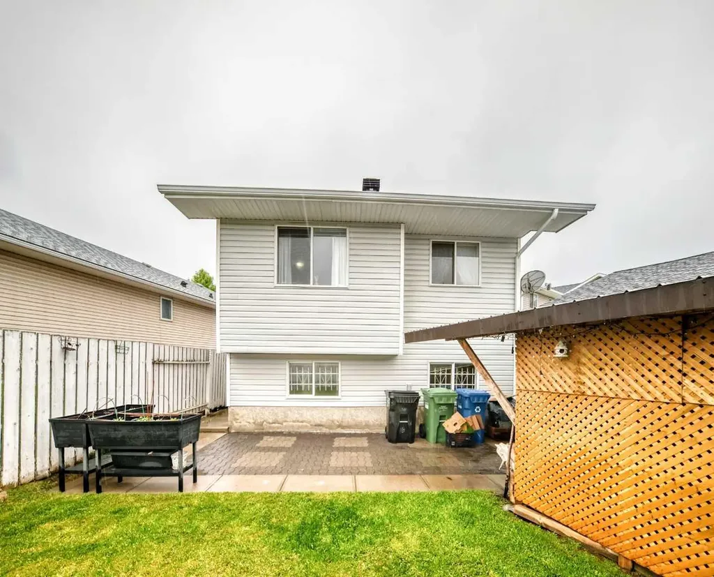 16 Martinridge Way Calgary AB T3J 3C8