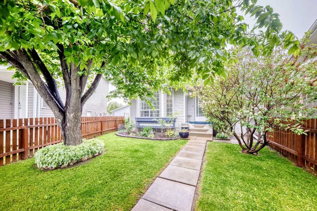 16 Martinridge Way Calgary AB T3J 3C8