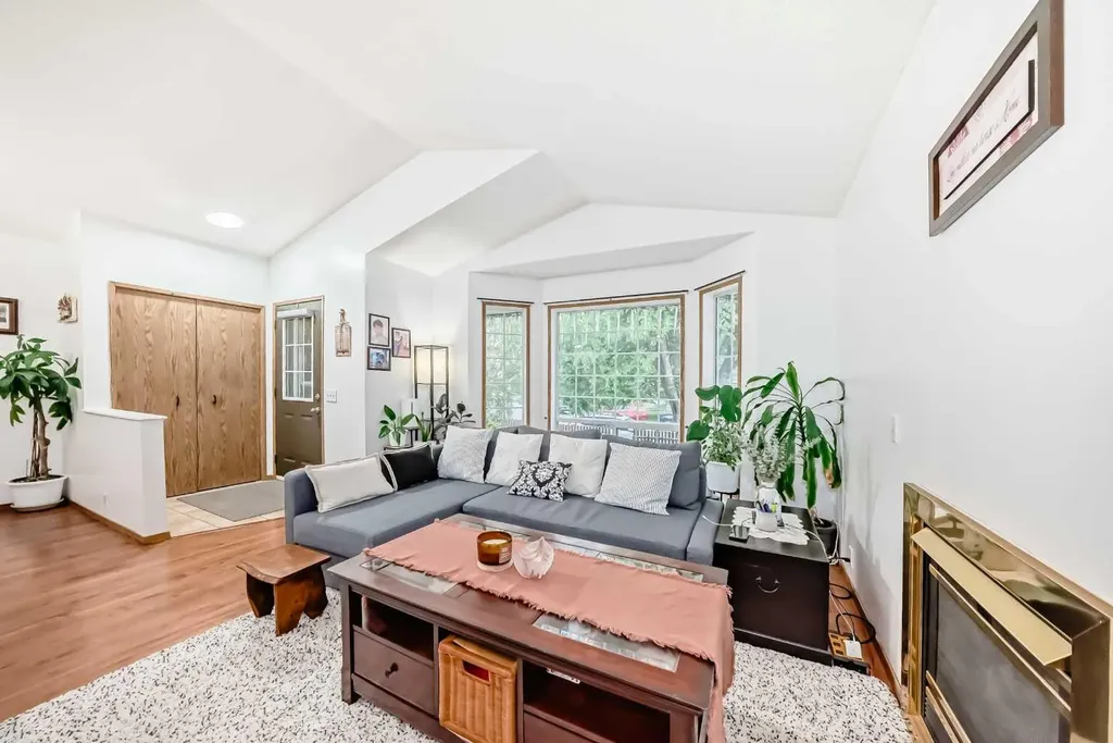 16 Martinridge Way NE Calgary AB T3J 3C8