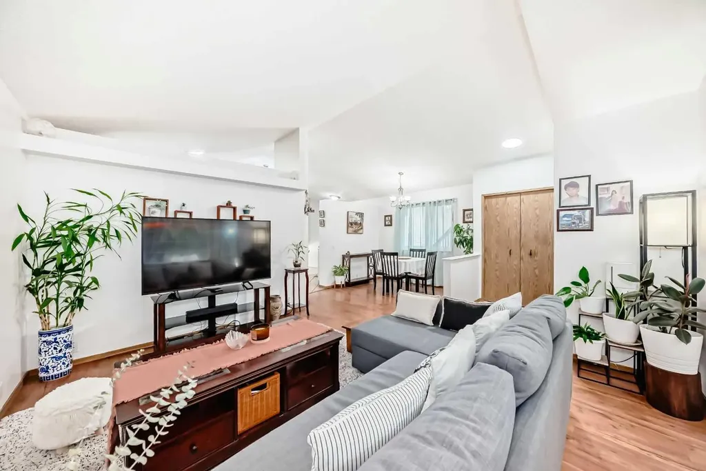 16 Martinridge Way Calgary AB T3J 3C8