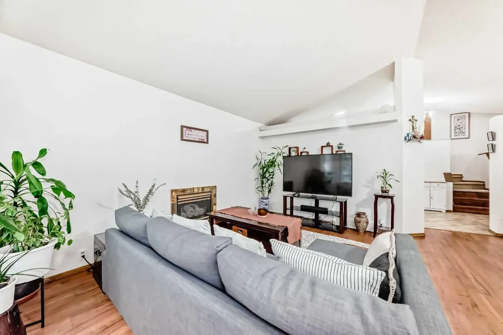 16 Martinridge Way Calgary AB T3J 3C8