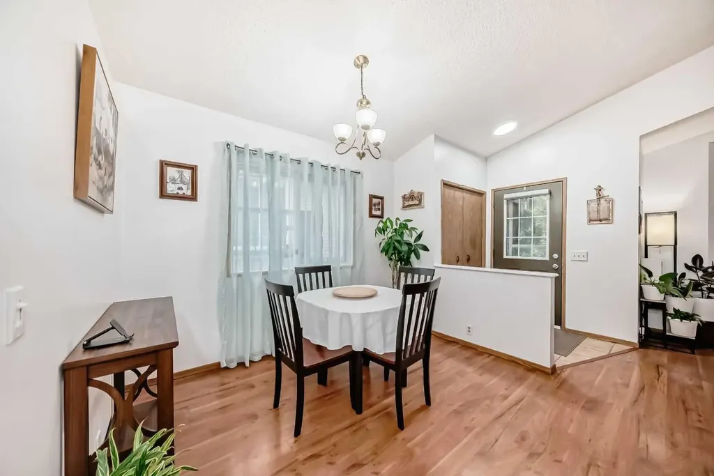 16 Martinridge Way Calgary AB T3J 3C8