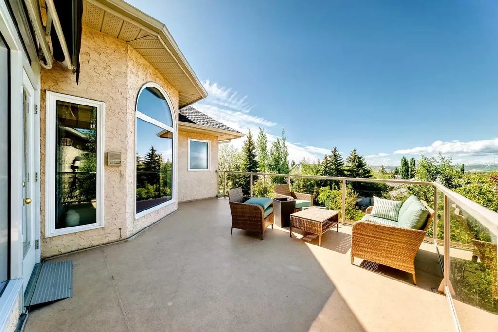 227 Hawkside Mews NW Calgary AB T3G 3J4