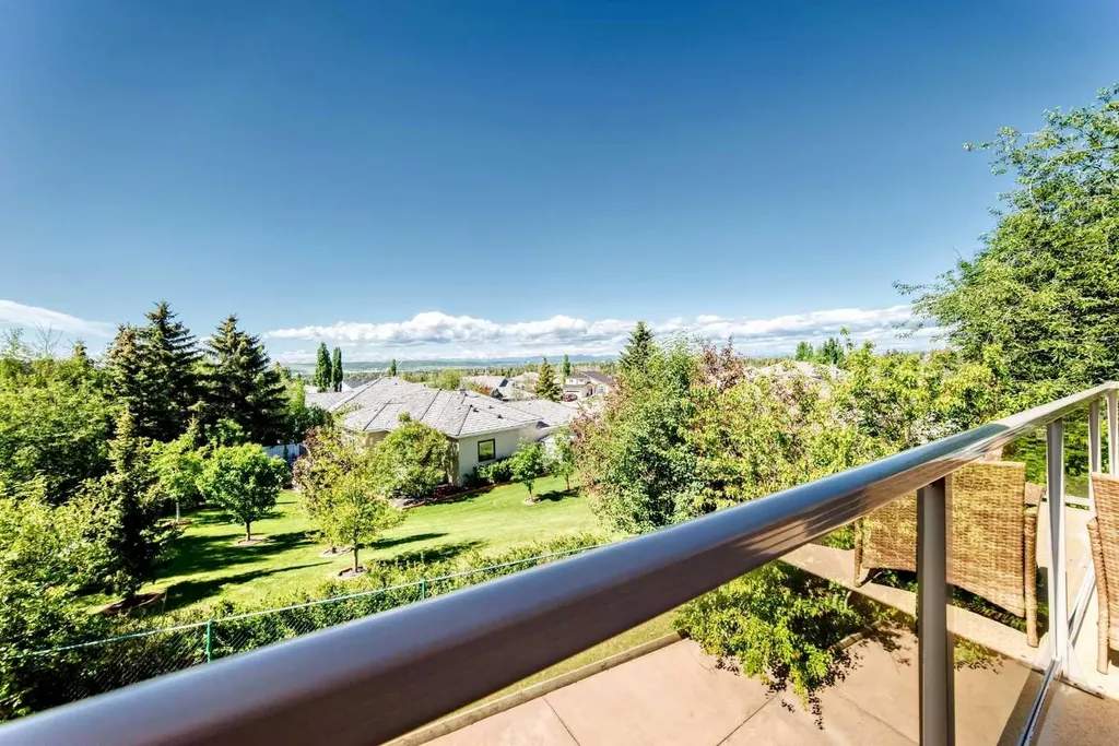227 Hawkside Mews NW Calgary AB T3G 3J4