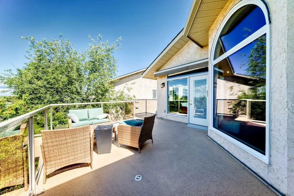 227 Hawkside Mews NW Calgary AB T3G 3J4
