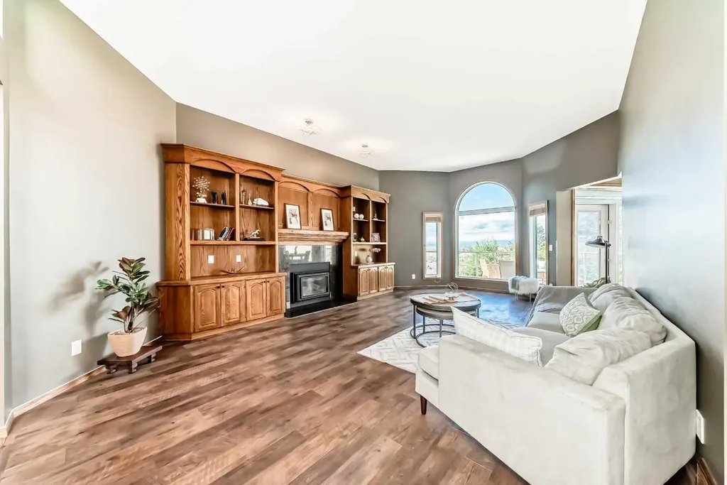 227 Hawkside Mews NW Calgary AB T3G 3J4