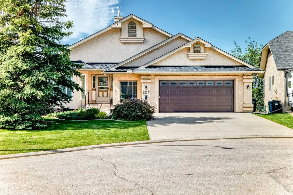 227 Hawkside Mews NW Calgary AB T3G 3J4