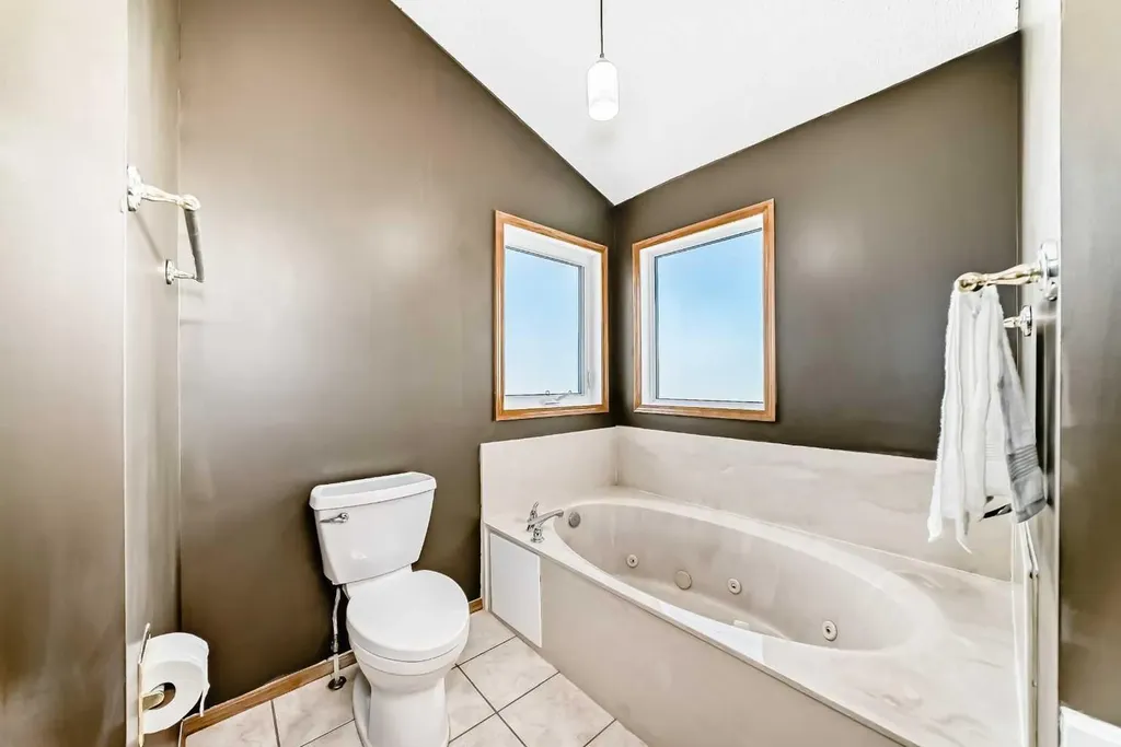 227 Hawkside Mews NW Calgary AB T3G 3J4