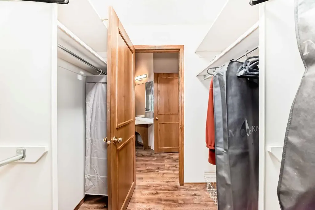 227 Hawkside Mews NW Calgary AB T3G 3J4