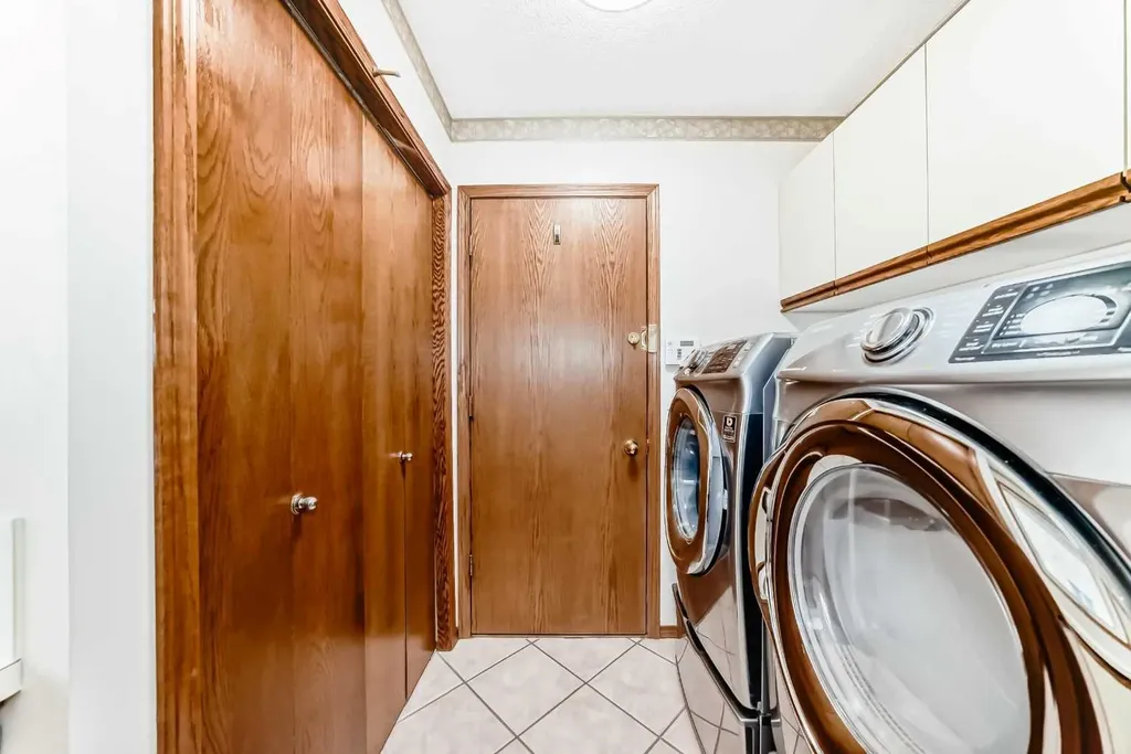 227 Hawkside Mews NW Calgary AB T3G 3J4