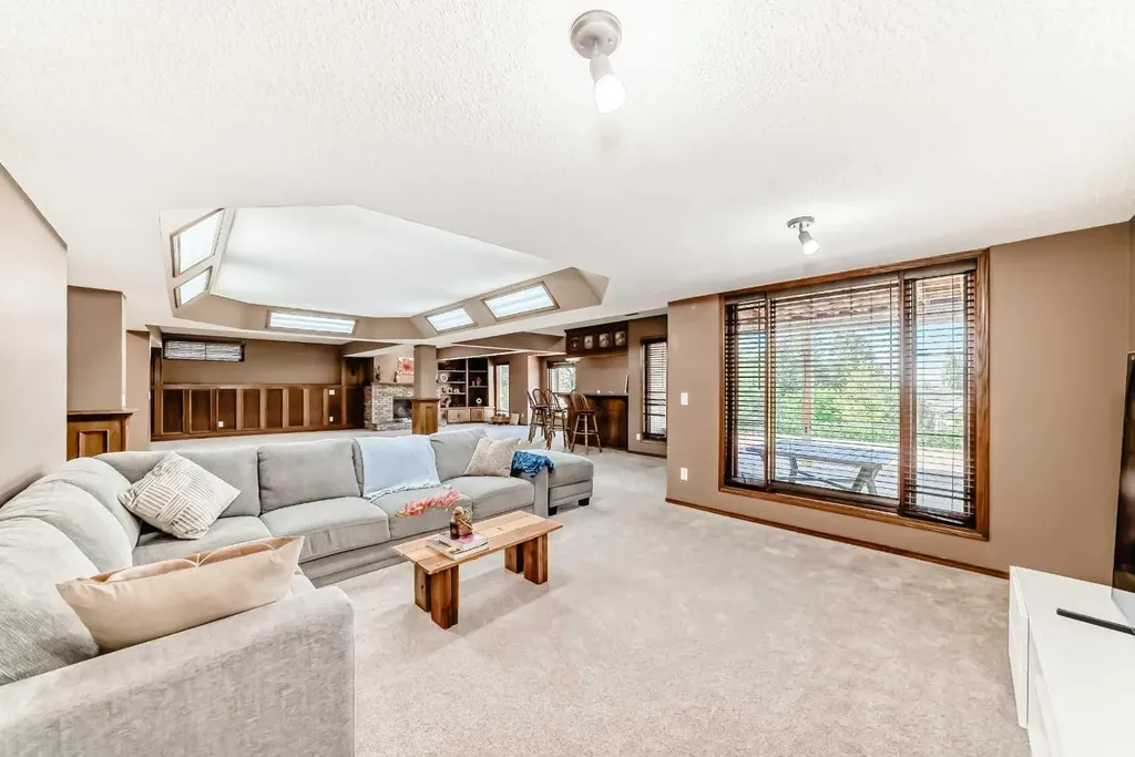 227 Hawkside Mews NW Calgary AB T3G 3J4