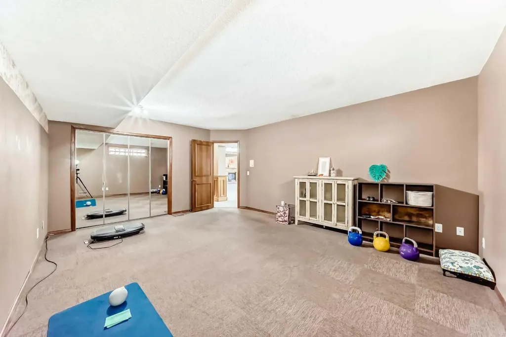 227 Hawkside Mews NW Calgary AB T3G 3J4