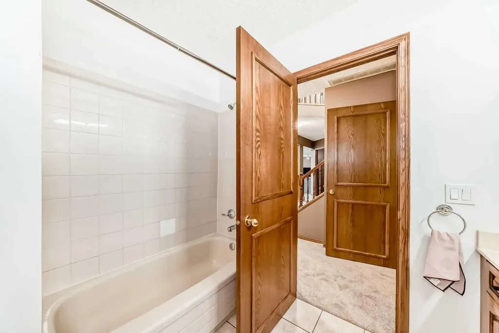 227 Hawkside Mews NW Calgary AB T3G 3J4