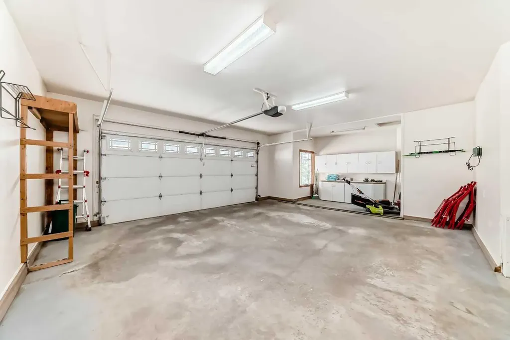227 Hawkside Mews NW Calgary AB T3G 3J4