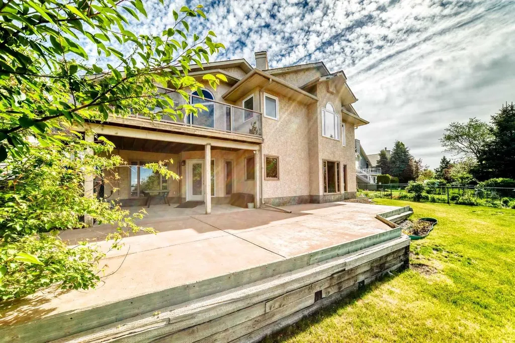 227 Hawkside Mews NW Calgary AB T3G 3J4