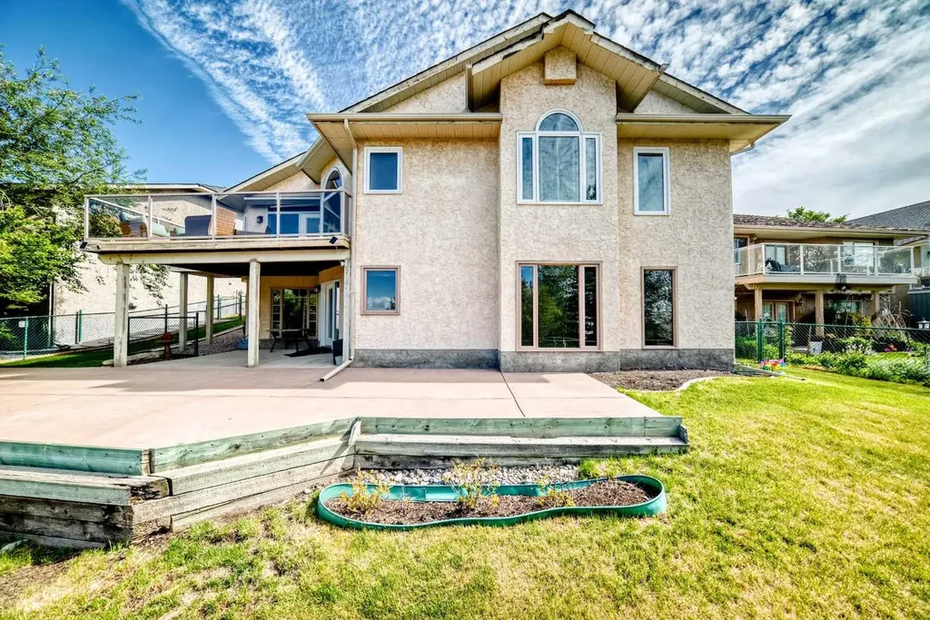227 Hawkside Mews NW Calgary AB T3G 3J4