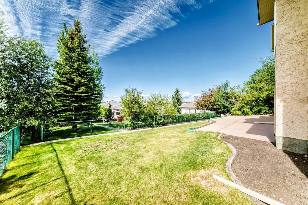 227 Hawkside Mews NW Calgary AB T3G 3J4