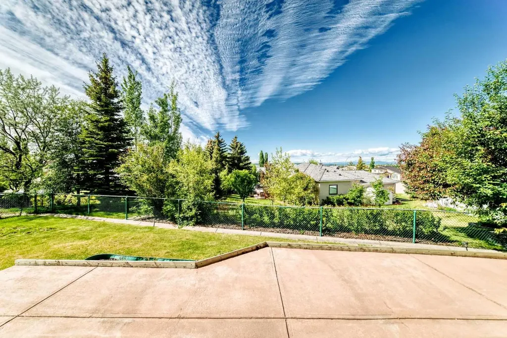227 Hawkside Mews NW Calgary AB T3G 3J4