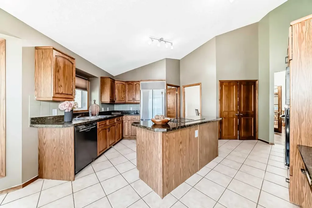227 Hawkside Mews NW Calgary AB T3G 3J4